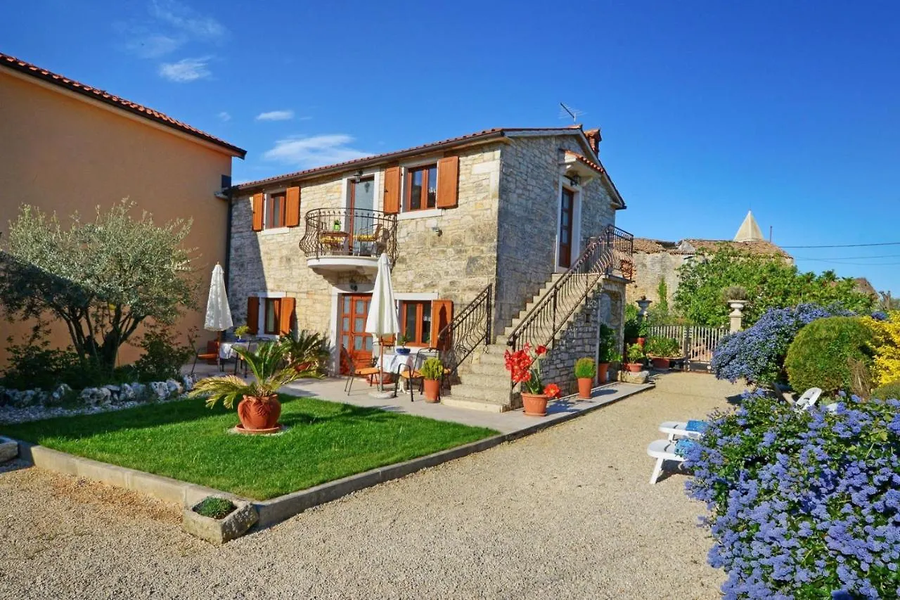 Affittacamere Apartments Maslina For Max 8 Persons With Garden, Baderna 12Km From Porec Croazia