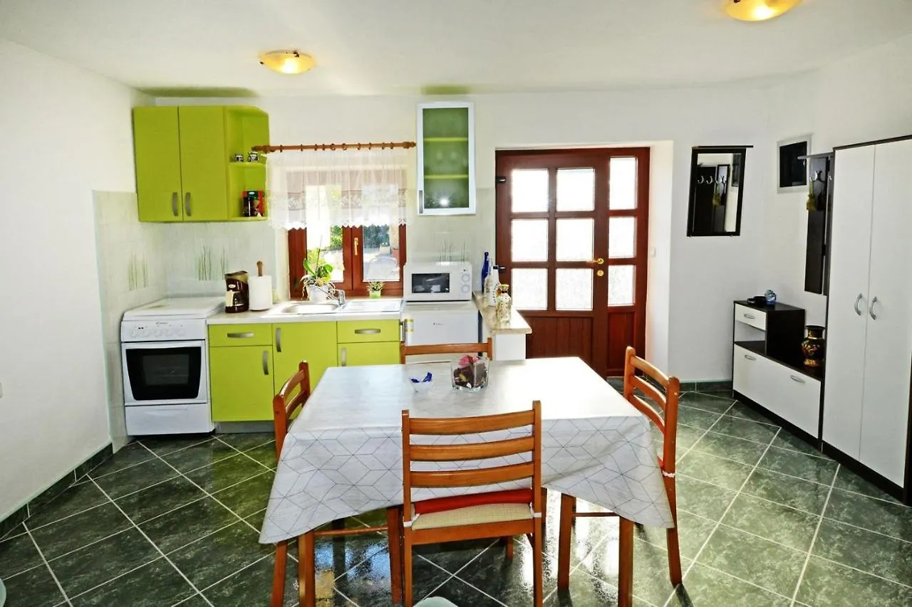 Apartments Maslina For Max 8 Persons With Garden, Baderna 12Km From Porec Affittacamere