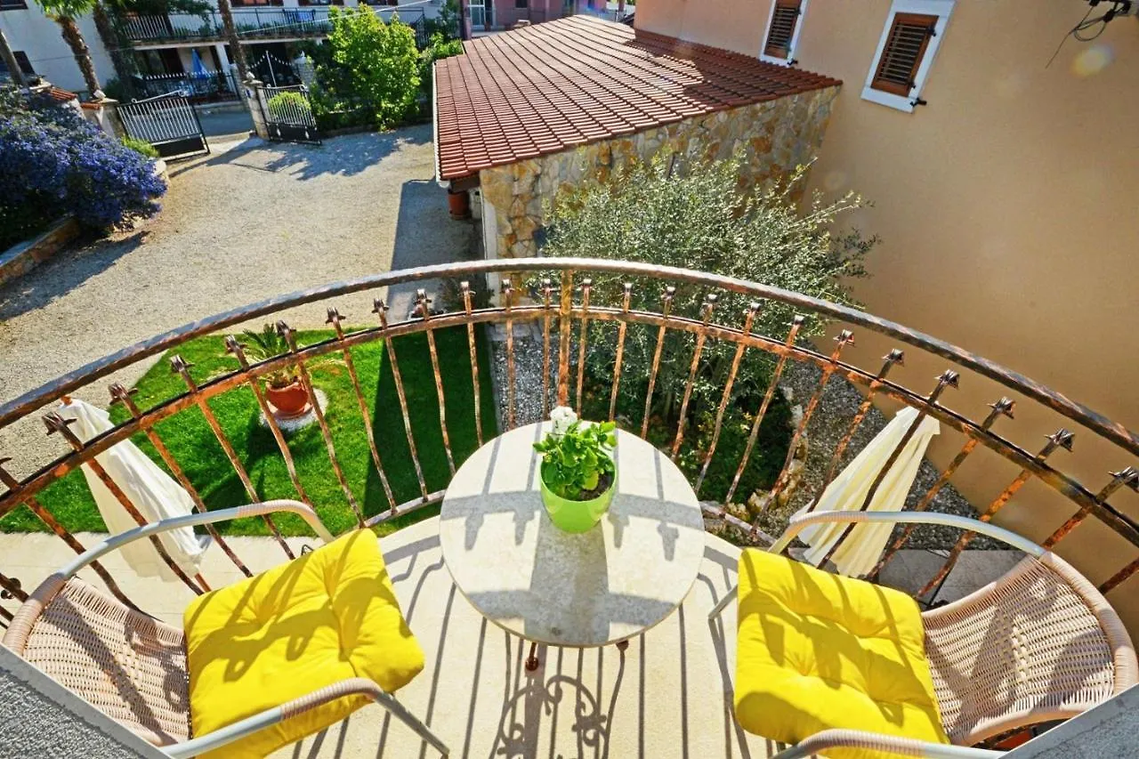 Apartments Maslina For Max 8 Persons With Garden, Baderna 12Km From Porec Croazia
