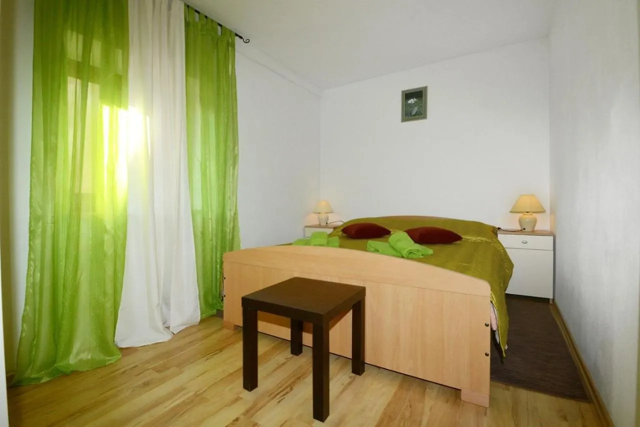 Apartments Maslina For Max 8 Persons With Garden, Baderna 12Km From Porec Affittacamere