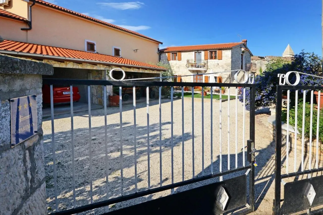 Affittacamere Apartments Maslina For Max 8 Persons With Garden, Baderna 12Km From Porec Croazia